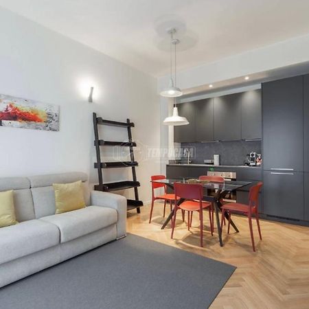 Milano: Incantevole Appartamento In Pieno Centro - Fancy Yellow Apartments Екстер'єр фото